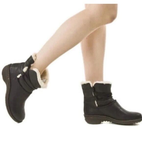 UGG Boots Womens 6 Caspia Ankle Bootie Matte Black Leather Shearling Fur - Picture 15 of 15